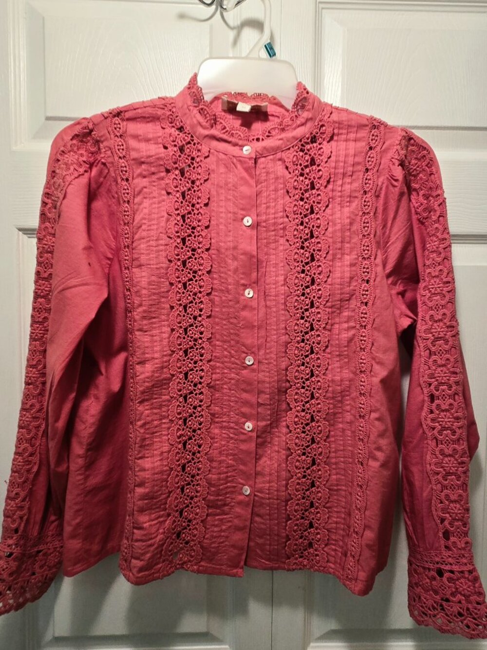JENNIFER & GRACE Women's Long Sleeves Crochet/Lace Button-Down Blouse - Medium